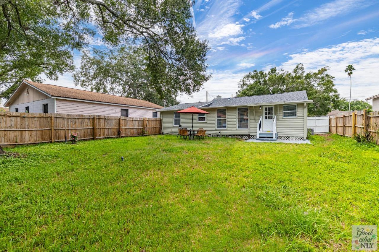 The Good Vibes Only Cottage Tampa Exteriör bild
